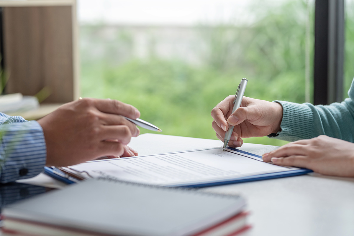 Personne résiliant son assurance avant son déménagement